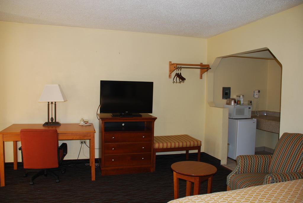 Chief Motel ファイエットビル エクステリア 写真